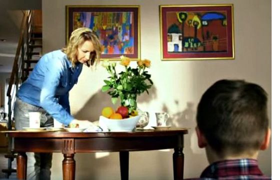 Rozmowa syna z matką o nauce programowanie w kampanii MEN „Dobra szkoła” (wideo)