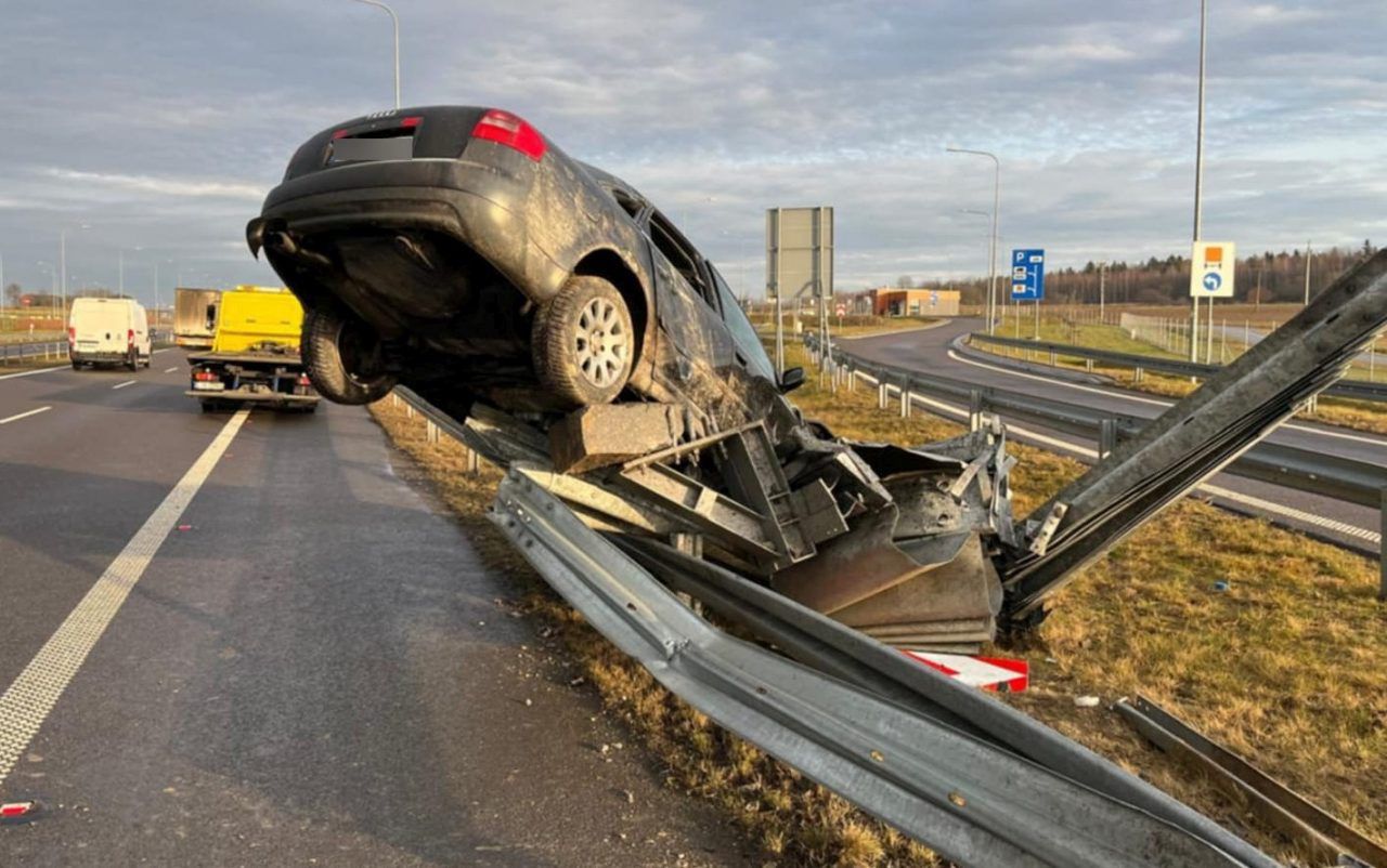 Zbyt późno dostrzegł zjazd z ekspresówki. Po chwili pożałował, że nie pojechał na kolejny MOP