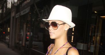 Rihanna w kapeluszu