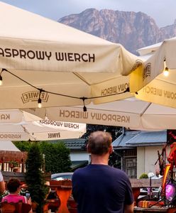Kolejni turyści odkryli Zakopane. Zjeżdżają autokarami, płacą fortunę