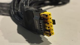 DLSS 5 spalił GeForce RTX 5090? Wtyczka dosłownie stopiła się w karcie