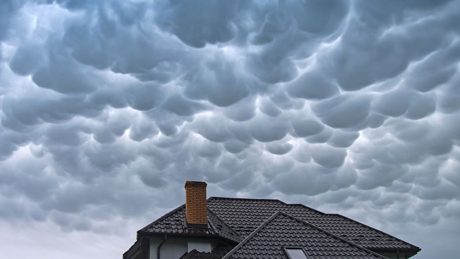 Chmury mammatus, nazywane "chmurami bąbelkowymi" (zdjęcie ilustracyjne)