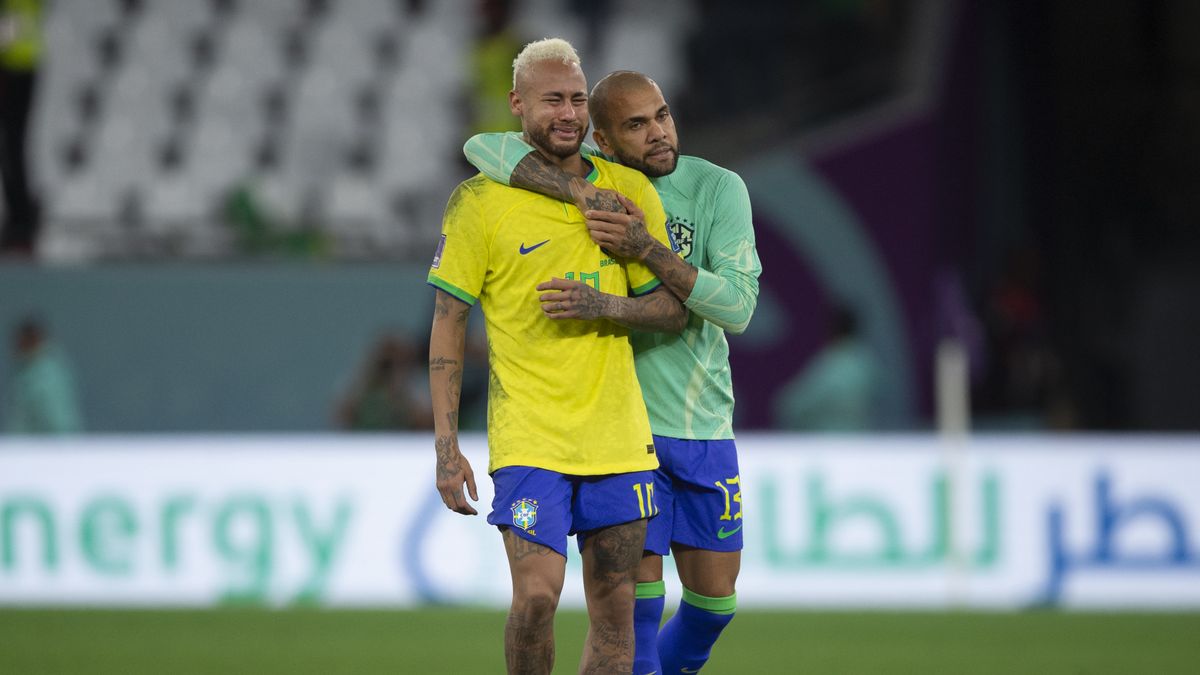 AL RAYYAN, QATAR - DECEMBER 09: Neymar of Brazil is consoled by team mate Dani Alves following the FIFA World Cup Qatar 2022 quarter final match between Croatia and Brazil at Education City Stadium on December 9, 2022 in Al Rayyan, Qatar. (Photo by Visionhaus/Getty Images)