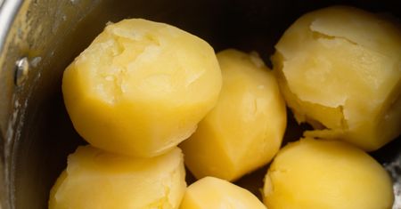 Wsyp garść do ziemniaków. Będą bardziej sycące i zapomnisz o skokach cukru