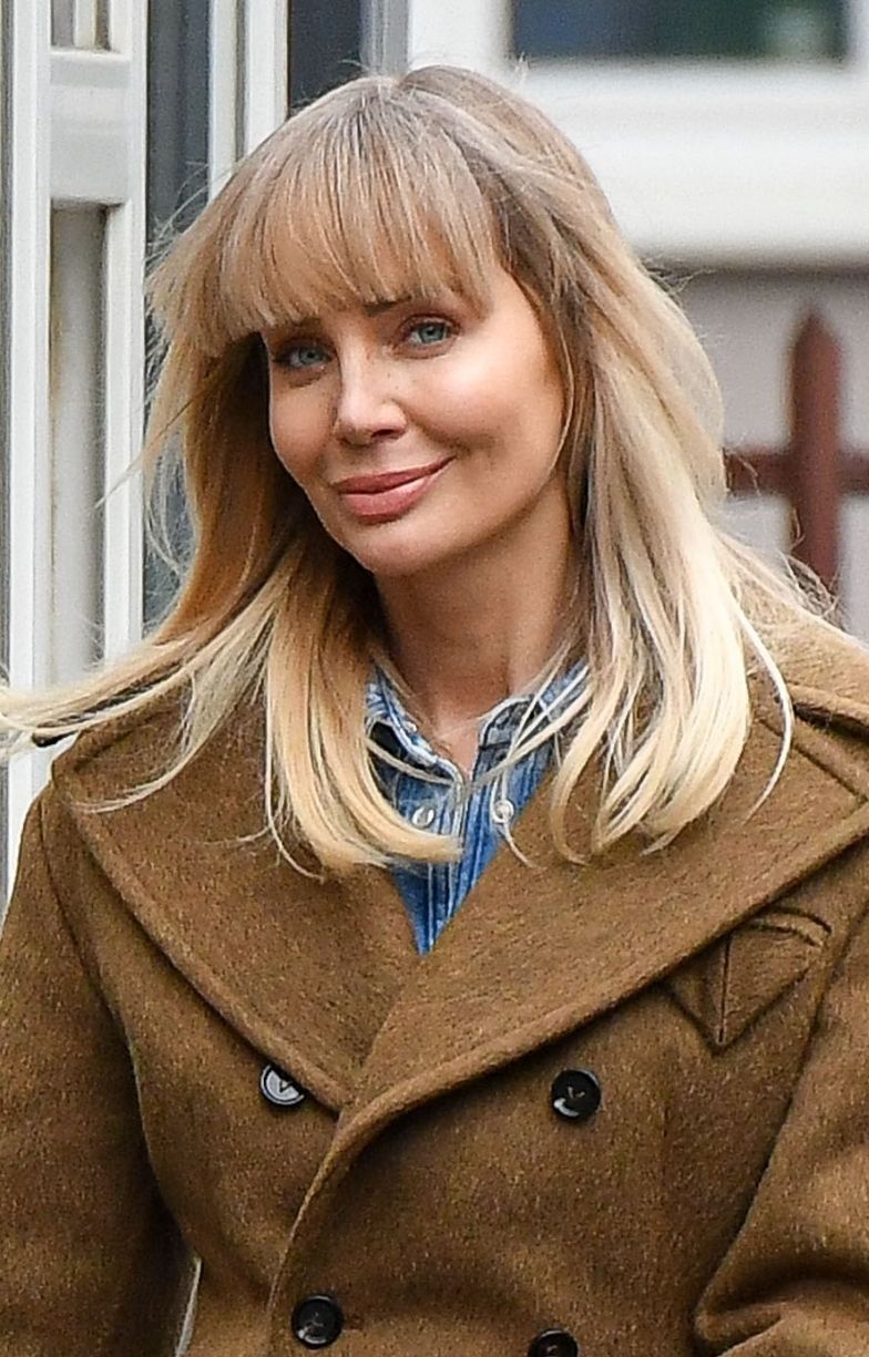 Agnieszka Woźniak-Starak rozdaje autografy na ulicy