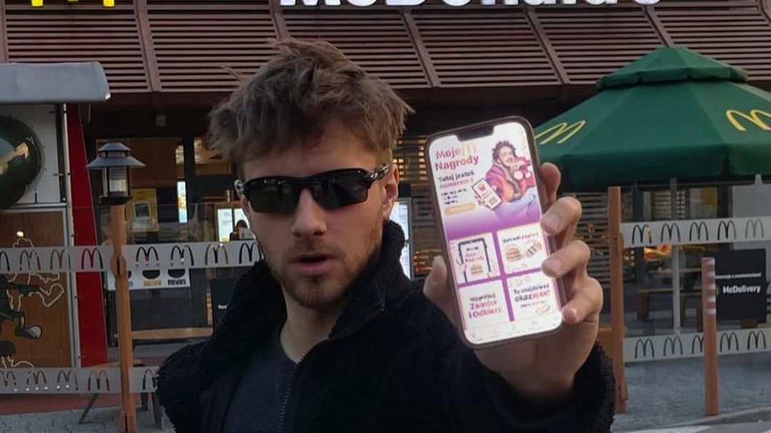 Maciej Musiał reklamuje McDonald's