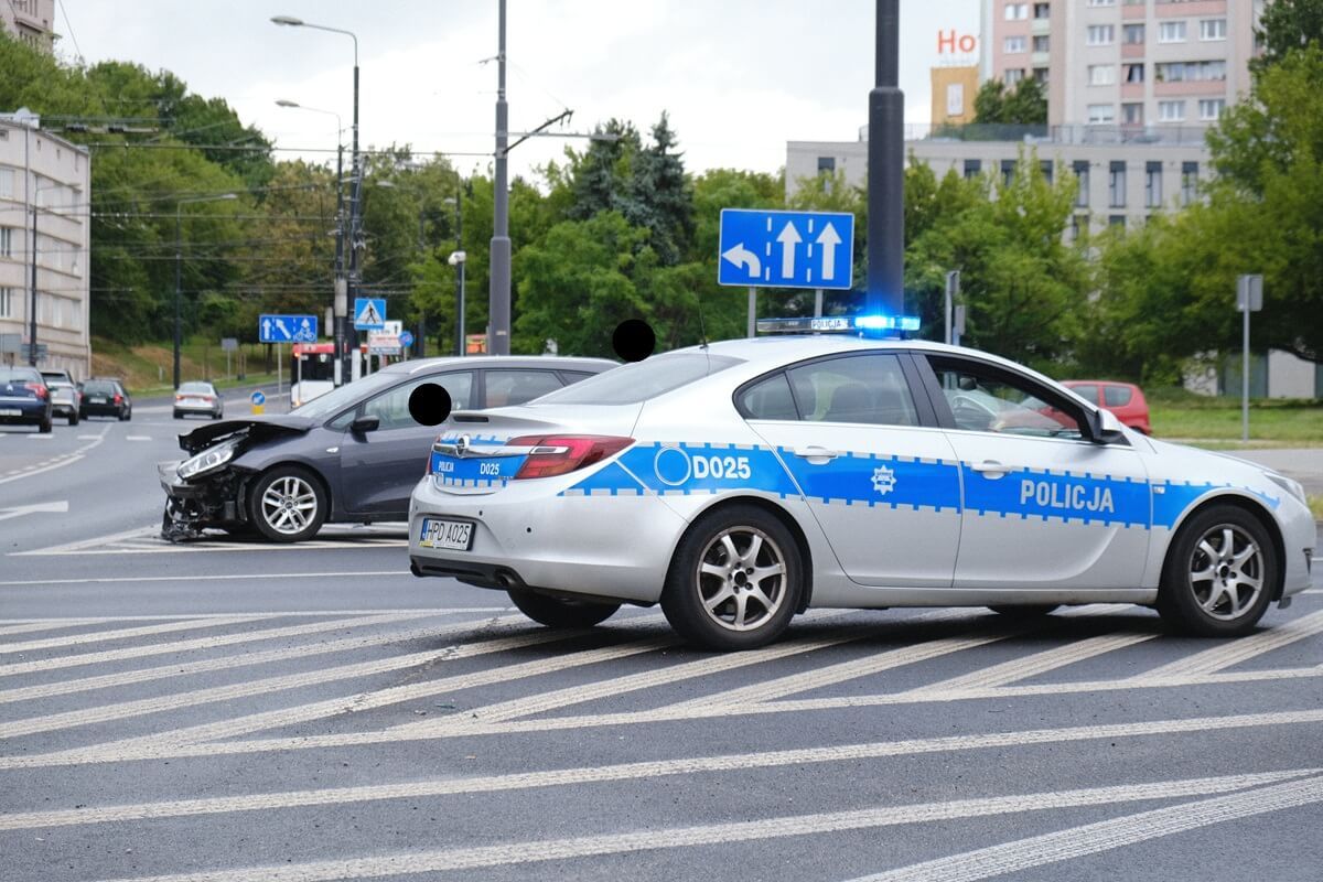 Zderzenie opla z kią na rondzie Mohyły w Lublinie