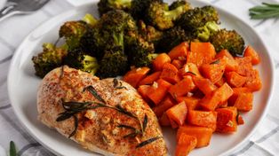 Bez wyrzeczeń i skrupulatnego liczenia kalorii. Trzymaj się tych zasad, a szybko wskoczysz w mniejszy rozmiar