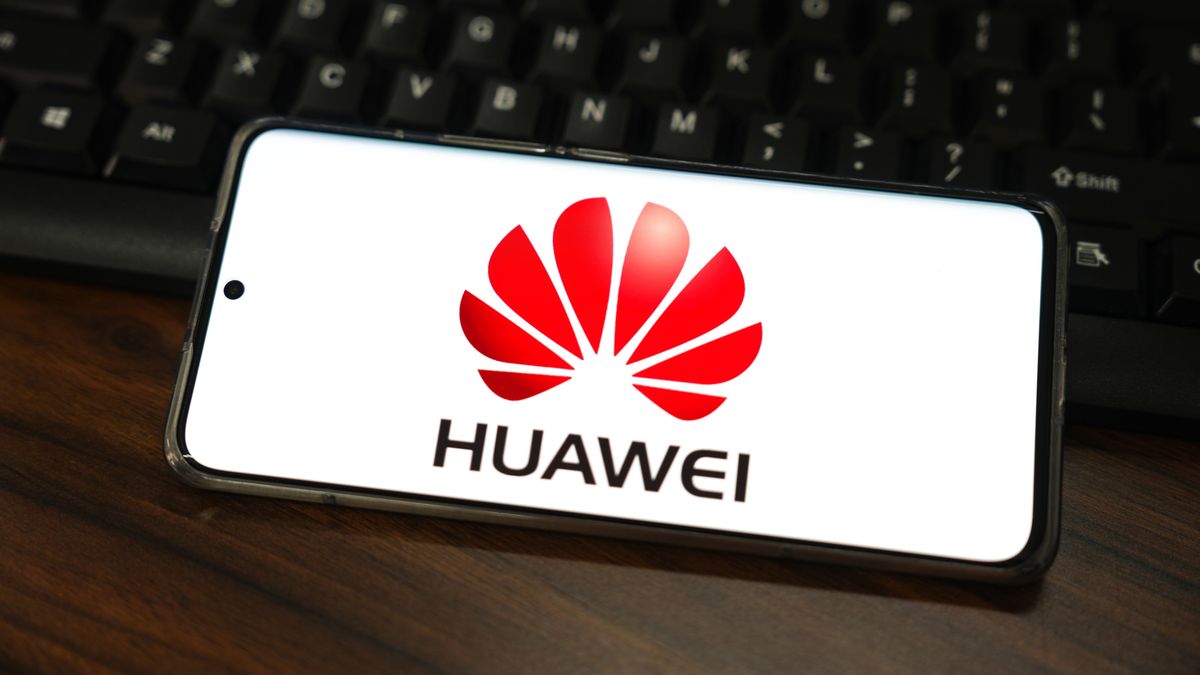 CHINA - 2023/02/27: In this photo illustration, a Huawei Investment & Holding logo seen displayed on a smartphone screen. (Photo Illustration by Sheldon Cooper/SOPA Images/LightRocket via Getty Images)