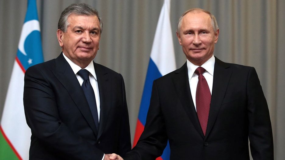Prezydent Uzbekistanu Szawkat Mirzijojew i prezydent Rosji Władimir Putin mogą, mimo wojny w Ukrainie, kontynuować zacieśnianie więzów politycznych i gospodarczych 