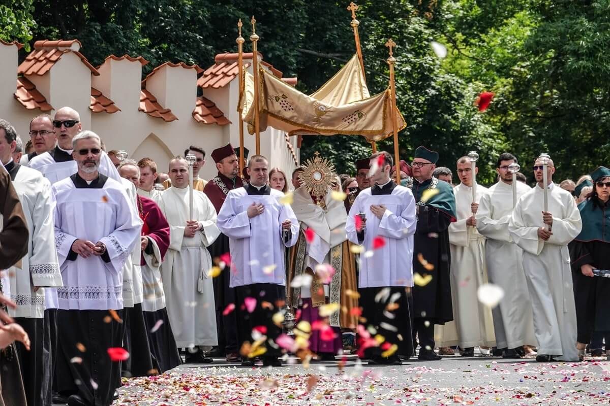 Boże Ciało w Lublinie. Zmiany tras 16 linii i utrudnienia na kilkudziesięciu ulicach