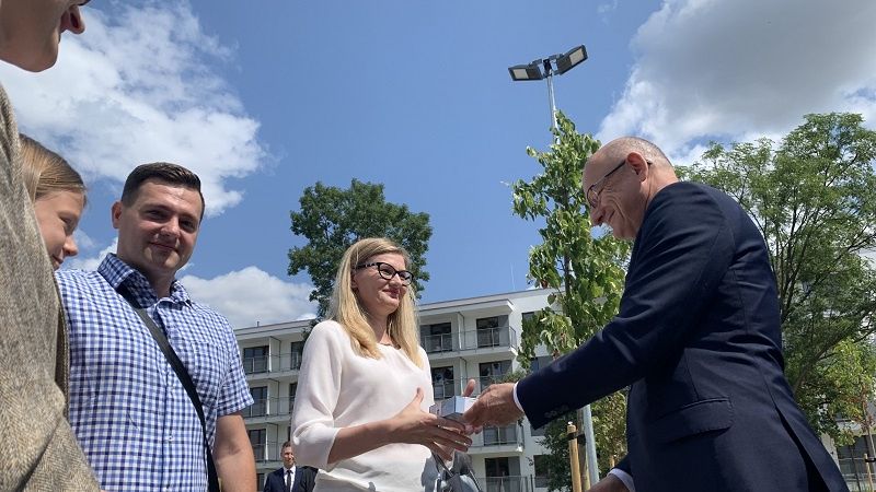 Prezydent Lublina wręczył klucze pierwszym mieszkańcom TBS przy ul. Składowej