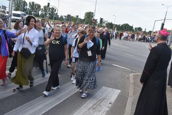 Pielgrzymi już idą na Jasną Górę. Do przejścia 400 km w trzynaście dni