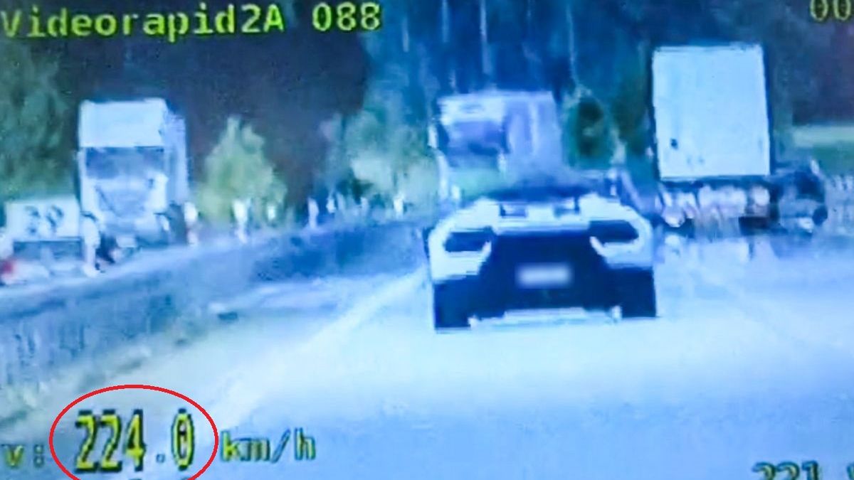 Prędkość z jaką poruszało się lamborghini była ogromna nawet jak na autostradę
