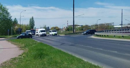 Poważne potrącenie na al. Witosa w Lublinie. Rowerzysta trafił do szpitala, są utrudnienia w ruchu