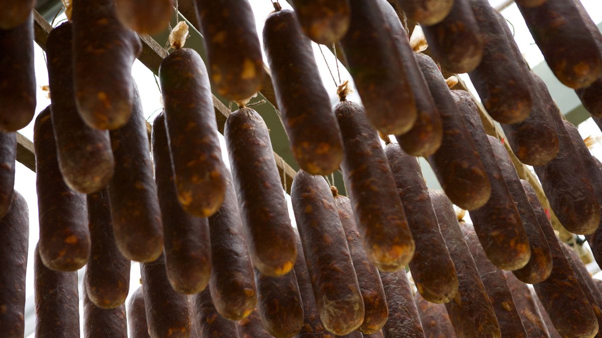 Erytrozyna dodawana jest do cukierków oraz osłonek na kiełbasy