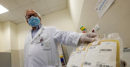 Osocze ozdrowieńców. Niepokojące wyniki najnowszych badań nad COVID-19