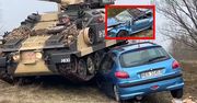Czołg zmiażdżył samochód. Fala krytyki po filmie burmistrza