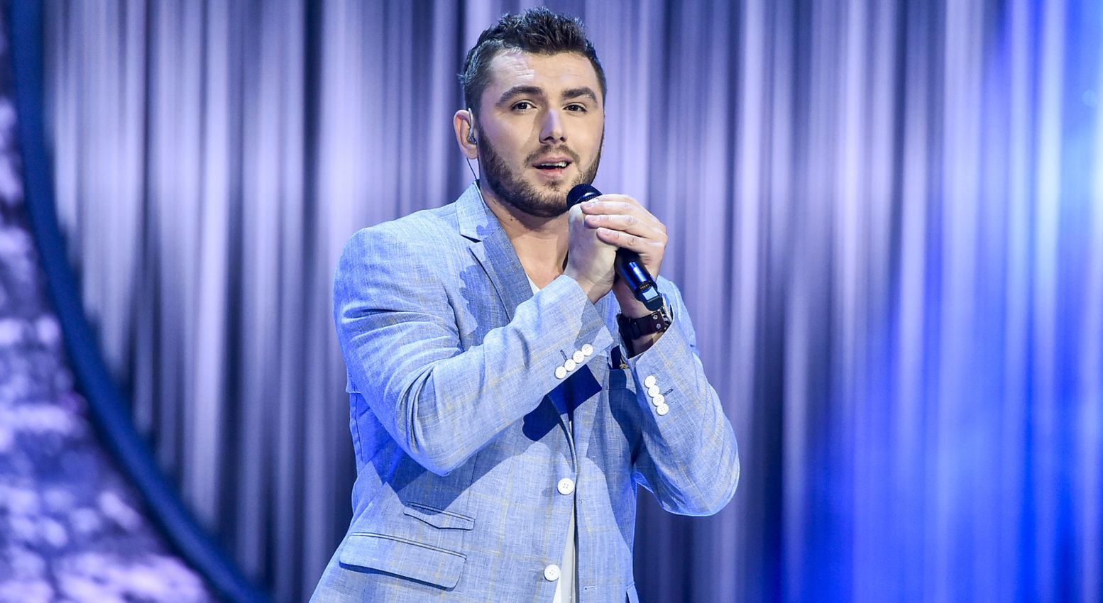 scena z: Kamil Bednarek, SK:, , fot. Jacek Kurnikowski/AKPA
57. KFPP Opole 2020, 57. KFPP Opole 2020 - niedziela, Festiwal w Opolu 2020, Krajowy Festiwal Piosenki Polskiej, Krajowy Festiwal Piosenki Polskiej Opole 2020, Opole, Opole 2020, wokalista, piosenkarz, Kamil Bednarek