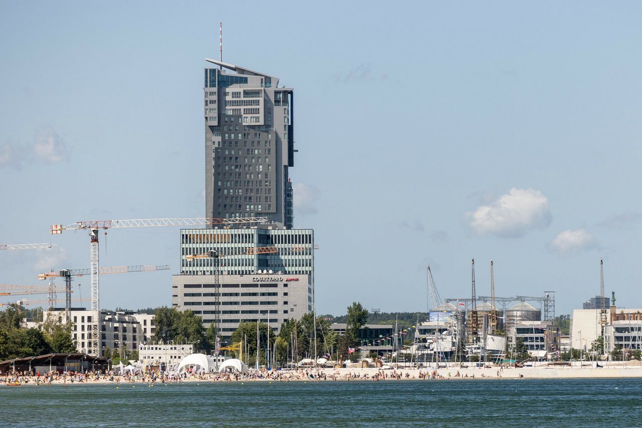Drapacz chmur miał być wizytówką miasta. "Zrobił się hostel najgorszego gatunku"