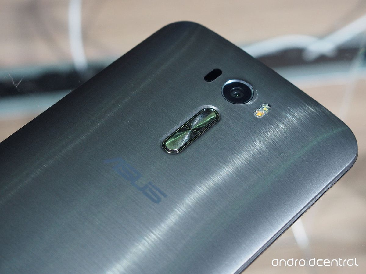 Asus pokazał nowe smartfony z serii ZenFone 2 wyposażone w procesory Qualcomma 13