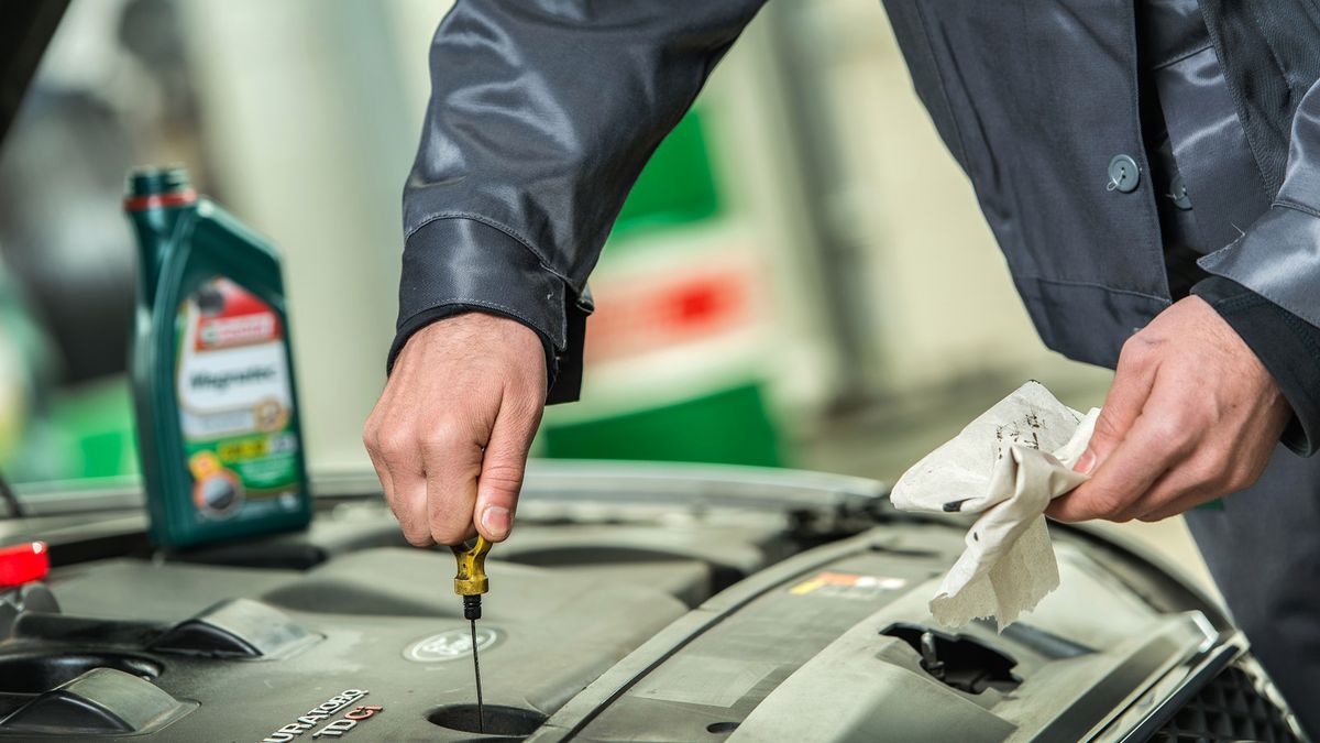 Ubytki oleju informują o słabej kondycji silnika. Gdy go przybywa, mamy problem z filtrem DPF