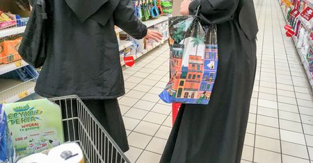 Zarobki sióstr zakonnych. "O wszystko trzeba prosić"