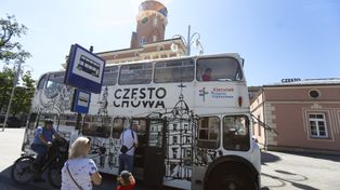 "Londyńczyk" wrócił na ulice Częstochowy. Kultowy piętrowy autobus rozpoczął letnie kursy, wożąc mieszkańców i turystów po mieście