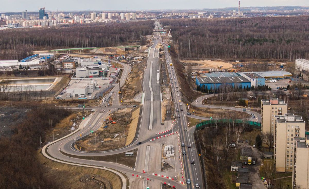 Katowice. Zmiana organizacji ruchu na  przebudowywanych skrzyżowaniu dwóch dróg krajowych.