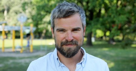 Zygmunt Miłoszewski o wątpiących w koronawirusa: "Głupota jest jak wirus - nie wybiera"