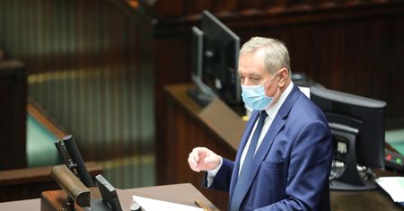 Ustawa okołobudżetowa na rok 2021 tylko z poparciem klubu PiS. Trafi do komisji sejmowej