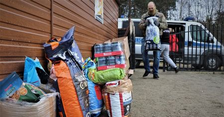 Wrocław. "Pies dla psa". Policjanci zebrali karmę dla czworonogów