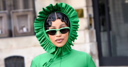 Ta stylizacja Cardi B już przeszła do historii. Jest porównywana do znanej postaci z bajki