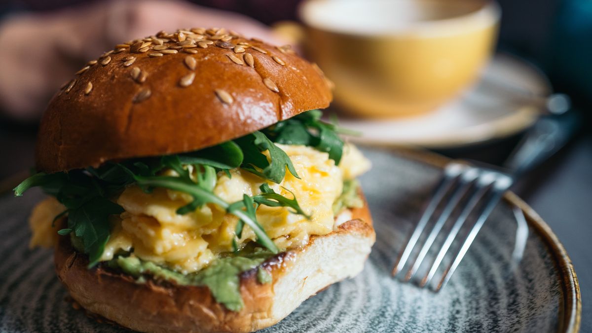 Burger z jajecznicą