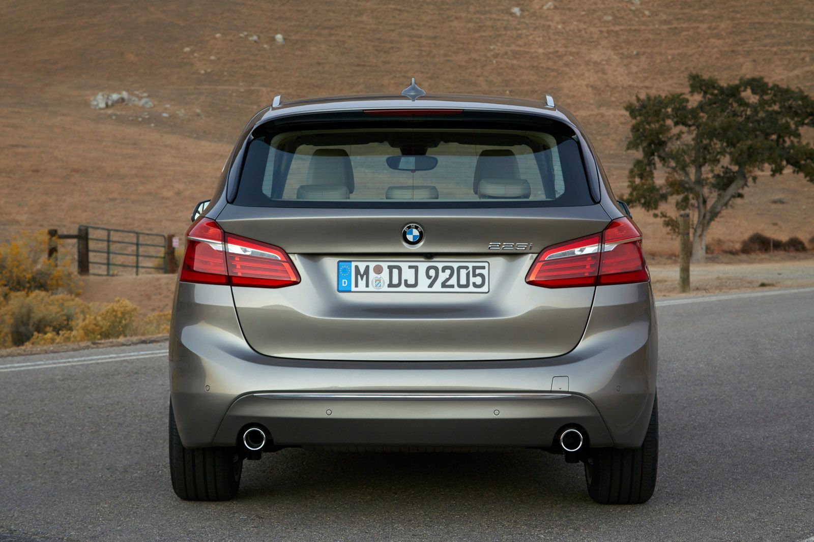 BMW przedstawiło 290 zdjęć z serią 2 Active Tourer [galeria] 16