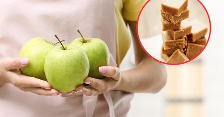 Zrób deser z jabłek i krówek. Dzieci uwielbiają go jeść zwłaszcza zimą