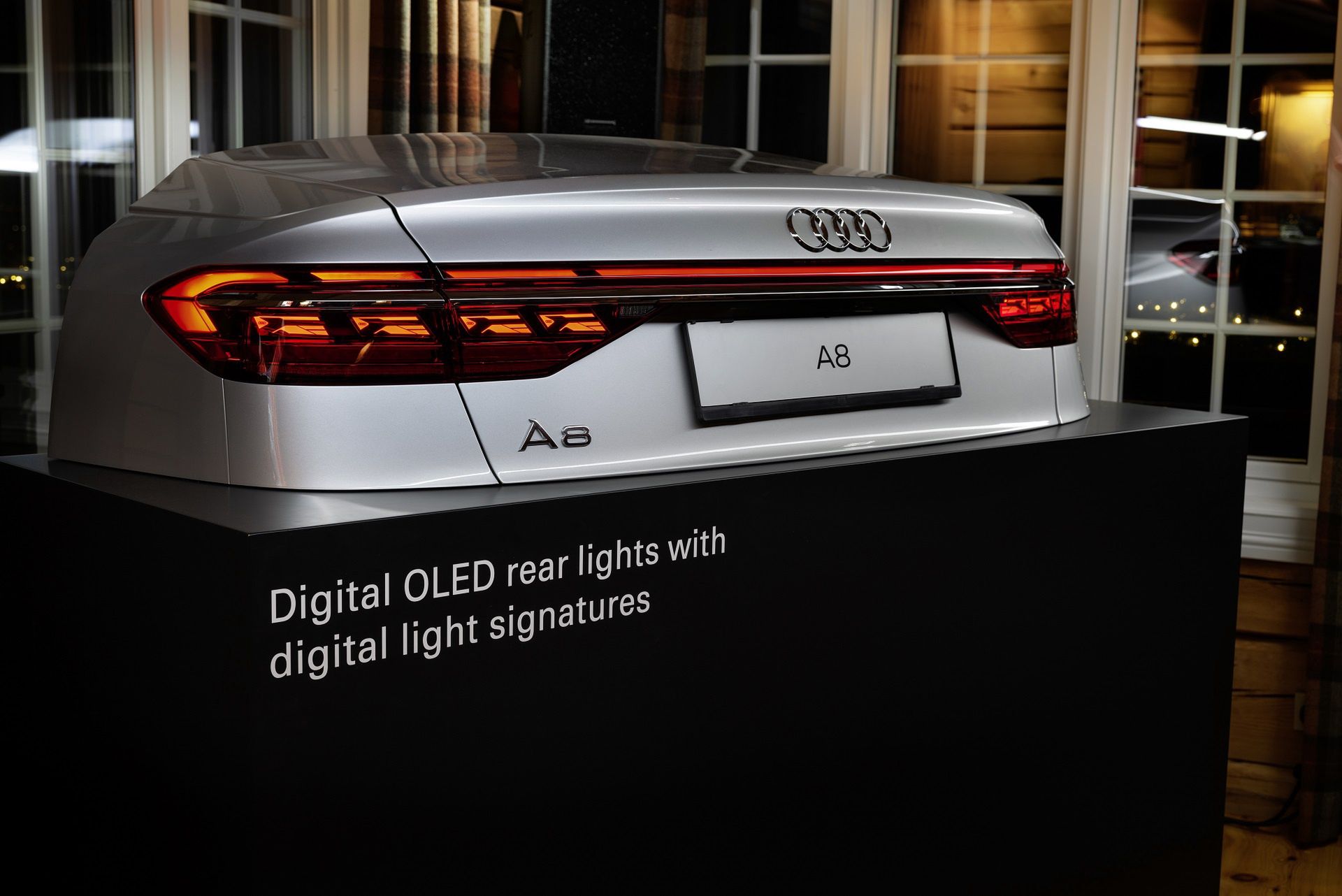 Różne dostępne dla klienta wzory tylnych świateł w nowym Audi A8 wykonane w technologii OLED