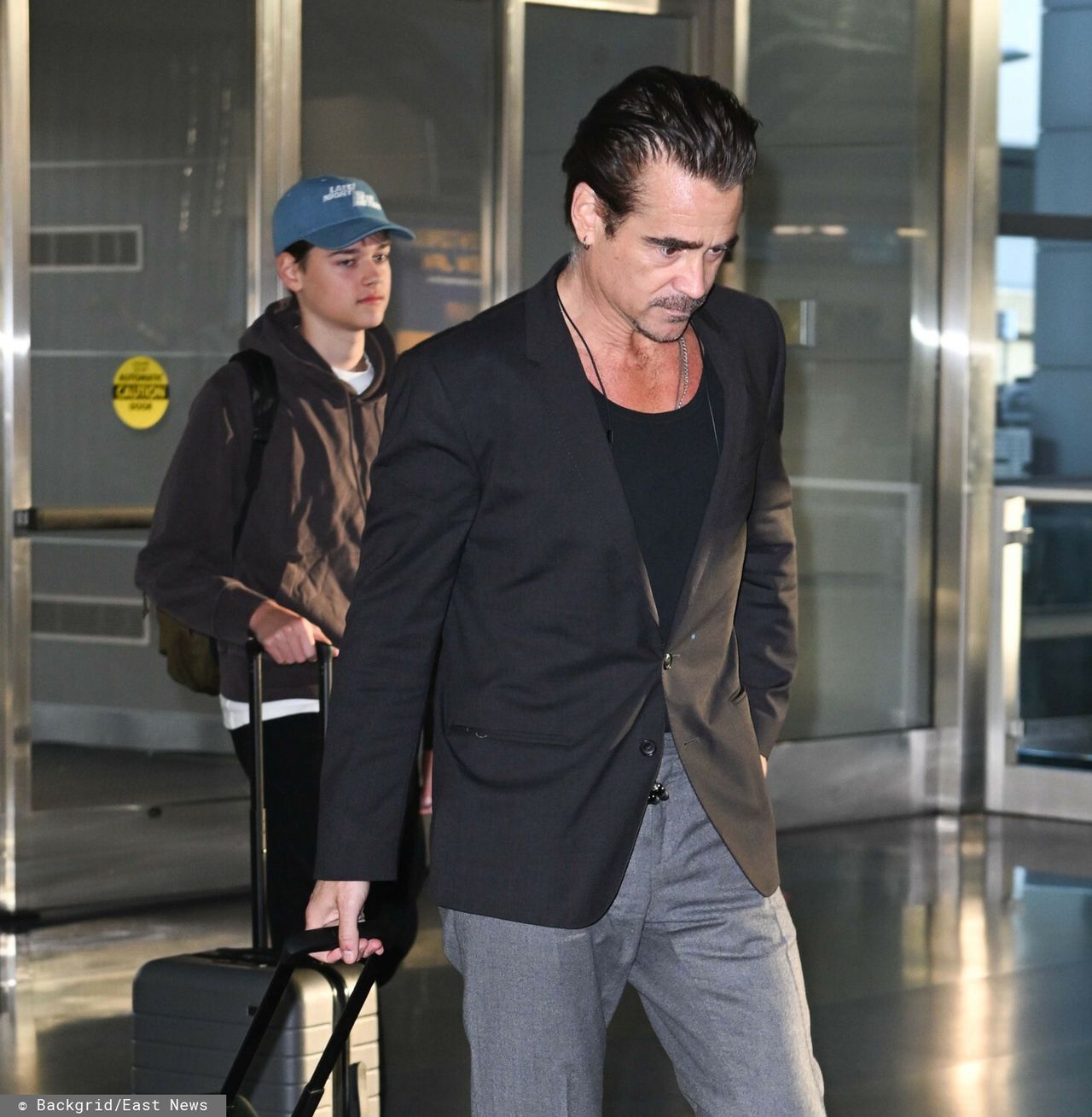 Colin Farrell z synem na lotnisku JFK w Nowym Jorku.