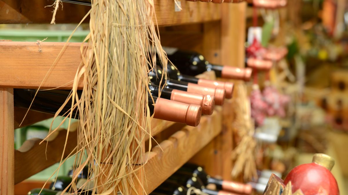 wein, weinflasche, alkohol, weinkeller, weinregal, weinlese, geschäft, einkaufen, shoppen, winzer, shopping, deko, dekoration, verkaufen, verkauf, lebensmittel