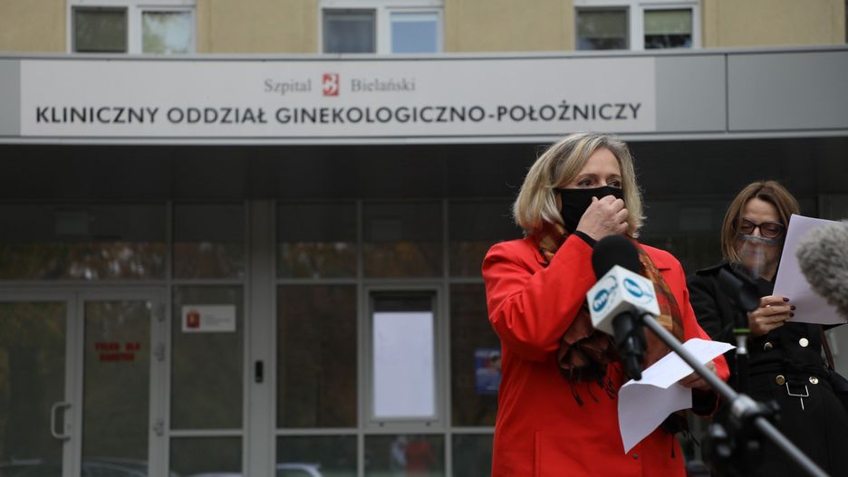 Warszawa. Interwencja poselska posłanki Wandy Nowickiej i mec. Anny Tarczyńskiej w Szpitalu Bielańskim