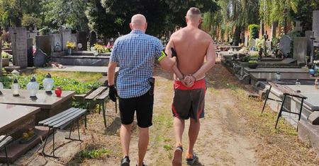 Łowcy Głów weszli na cmentarz. Akcja policji w Warszawie