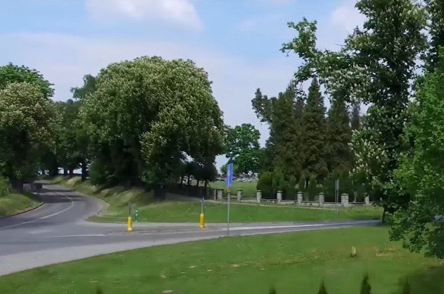 Wjazd do Polanki Wielkiej od strony Poręby Wielkiej