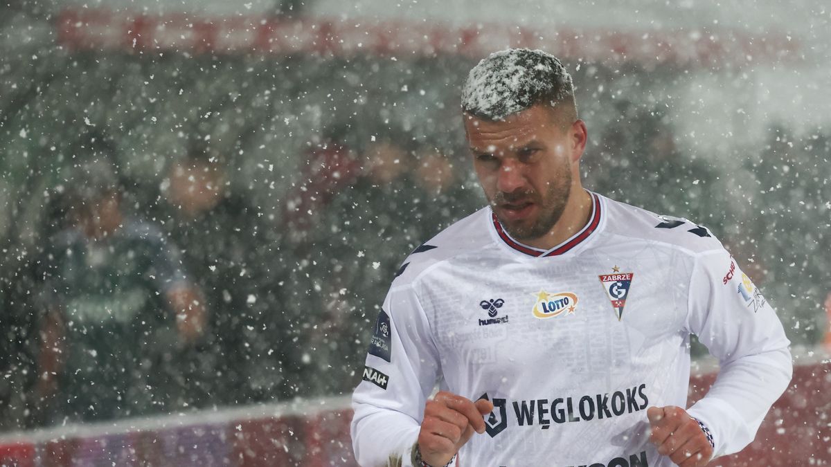 Lukas Podolski of Gornik Zabrze in snowfall during Gornik Zabrze-Lechia Gdansk match of the Ekstraklasa Polish Football League, in Zabrze, Poland on February 4, 2023. (Photo by Jakub Porzycki/NurPhoto via Getty Images)