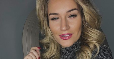 Kamila "Pieczarka" z "Rolnik szuka żony" w samej kołdrze na mrozie. Zdjęcie zrobił brat