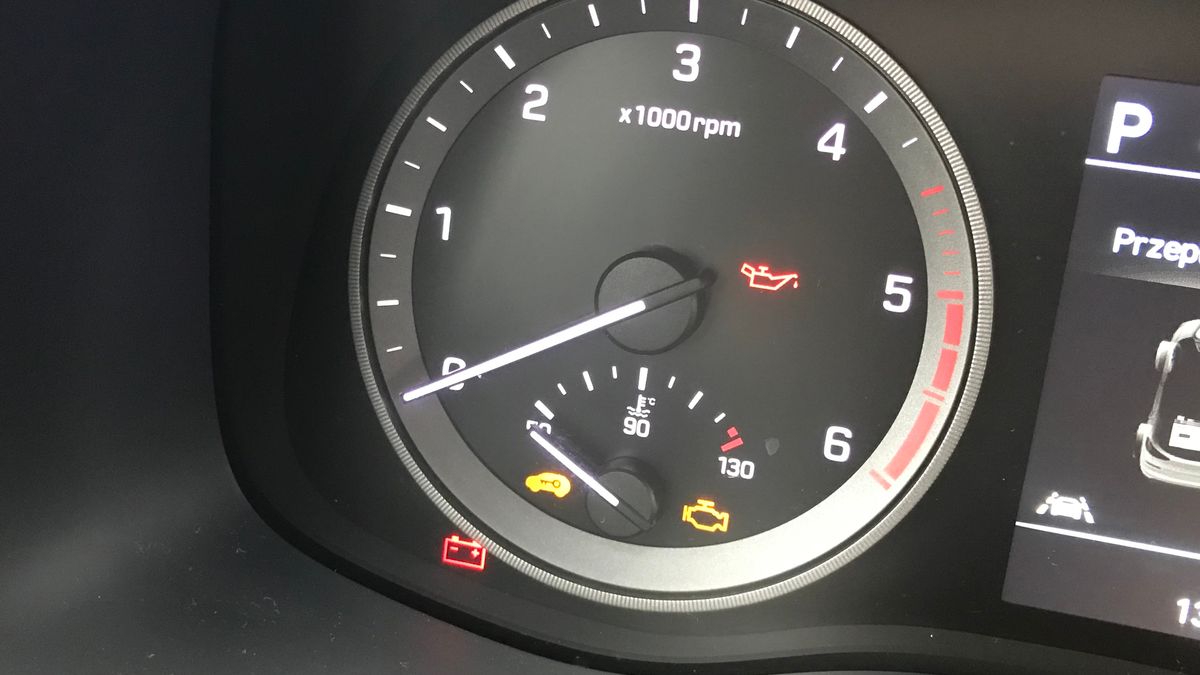 "Najgroźniejsze" czerwone kontrolki, jakie mogą zapalić się w czasie jazdy