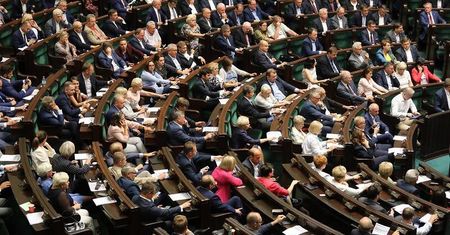 Pensje posłów mocno w górę. Podwyżki dla polityków 2020. Niektórzy zarobią 40 proc. więcej