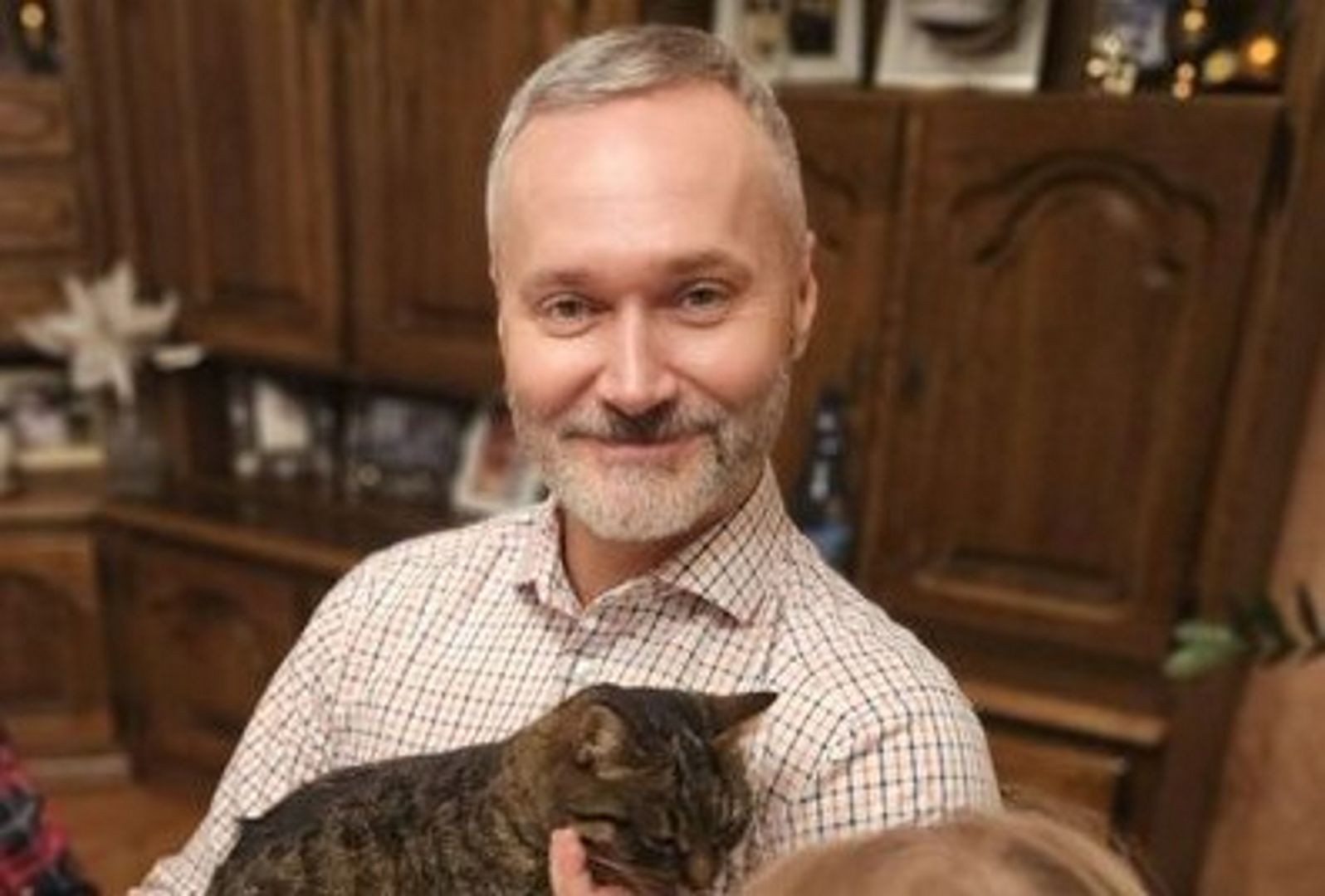 Wałęsa wrzucił zdjęcie z kotem. "O co chodzi z Jarkami i kotami?"