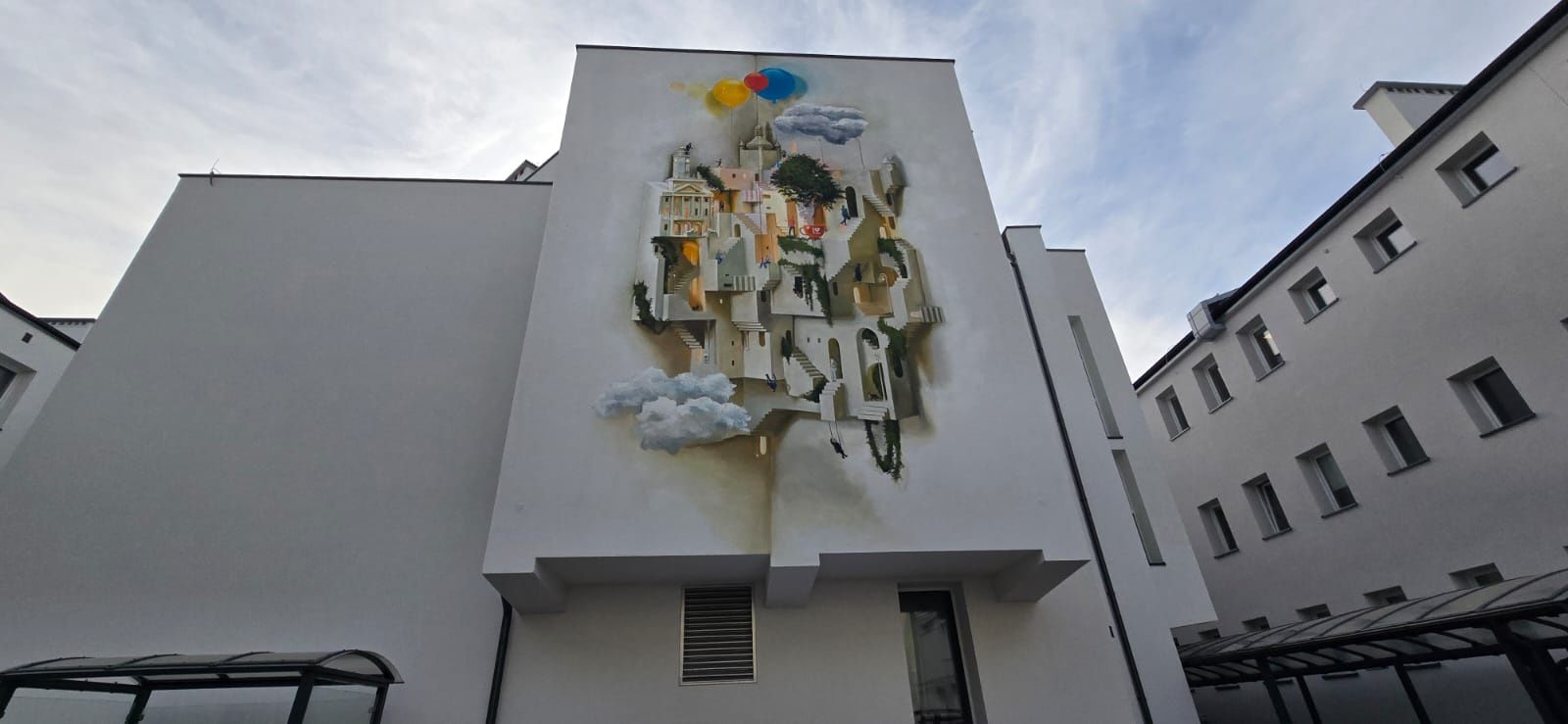 Nowy mural na ścianie płockiego ratusza 