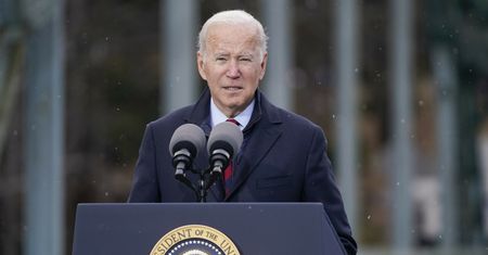 Biden o Omikronie. "Obiecałem, że będę szczery"