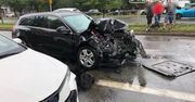 Warszawa: Pijani rodzice wjechali w auto i autobus miejski na Targówku. Ranne dziecko, które było pod ich opieką